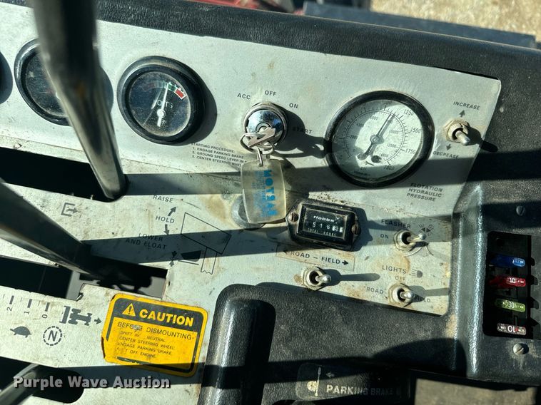 image for item DV2846 1989 Case IH 8840 swather / windrower