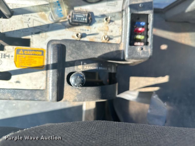 image for item DV2846 1989 Case IH 8840 swather / windrower