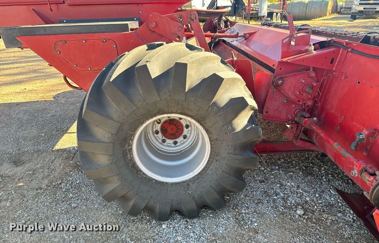 image for item DV2846 1989 Case IH 8840 swather / windrower
