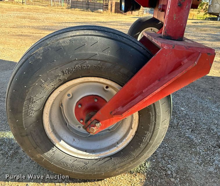 image for item DV2846 1989 Case IH 8840 swather / windrower