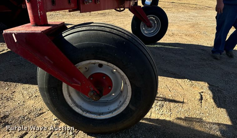 image for item DV2846 1989 Case IH 8840 swather / windrower