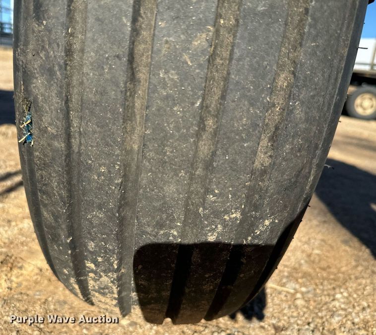 image for item DV2846 1989 Case IH 8840 swather / windrower