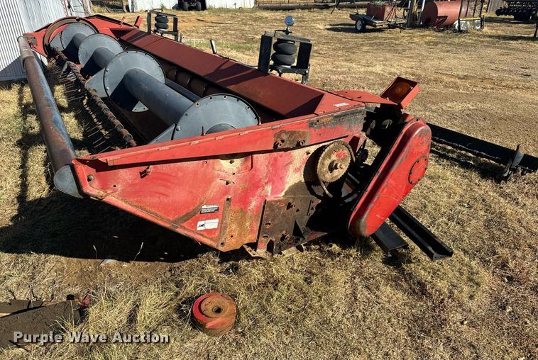 image for item DV2846 1989 Case IH 8840 swather / windrower