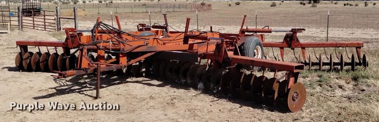 image for item DV6544 International 470 tandem disk