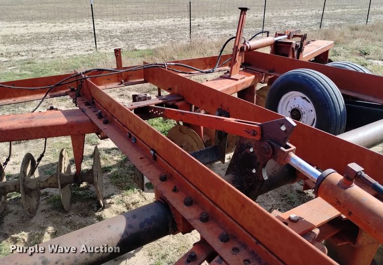 image for item DV6544 International 470 tandem disk