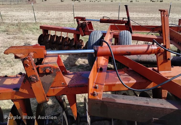 image for item DV6544 International 470 tandem disk