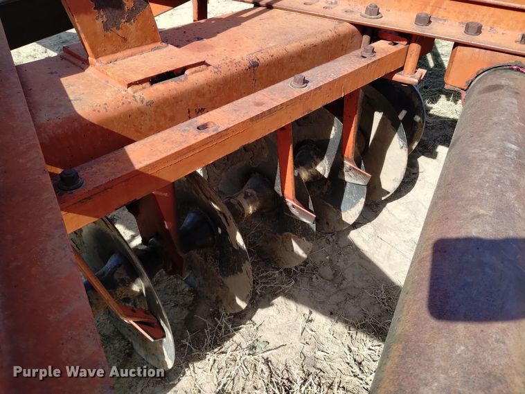 image for item DV6544 International 470 tandem disk