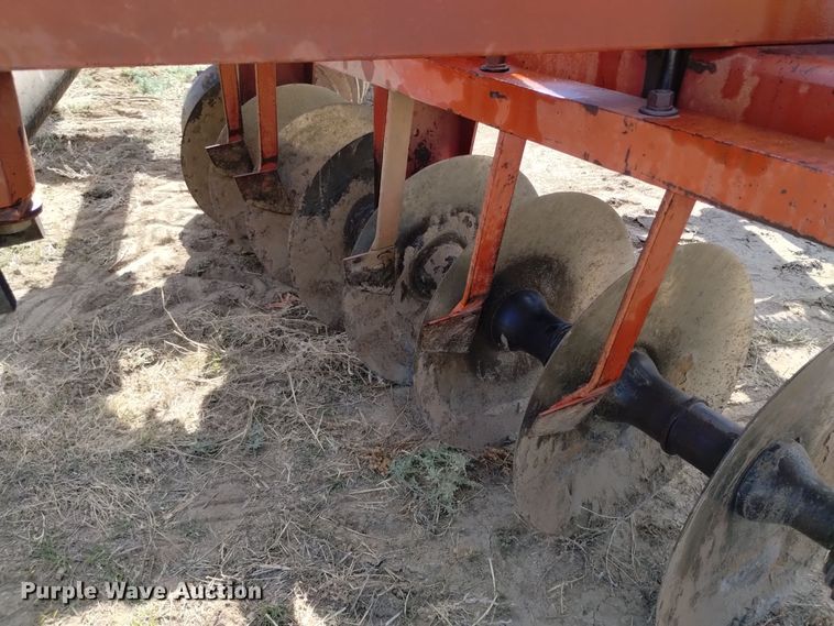 image for item DV6544 International 470 tandem disk