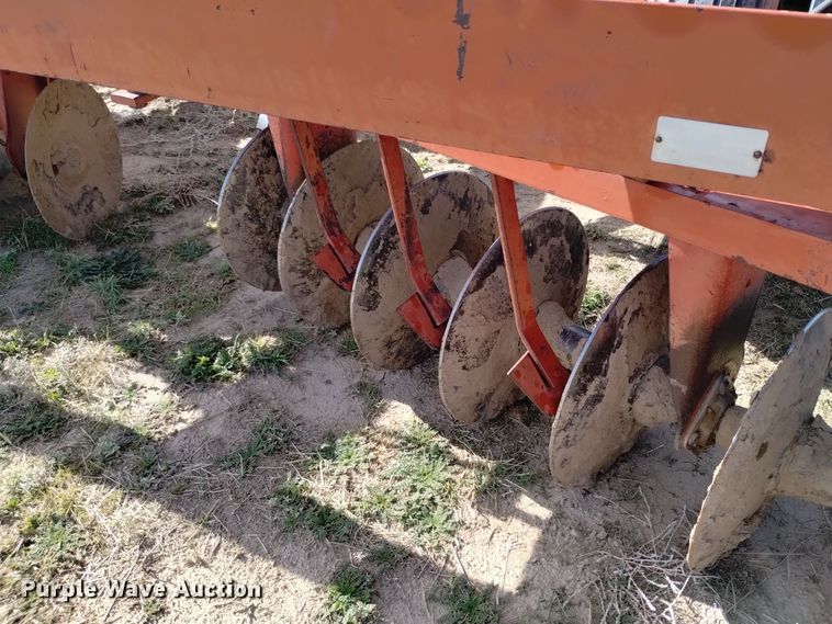 image for item DV6544 International 470 tandem disk