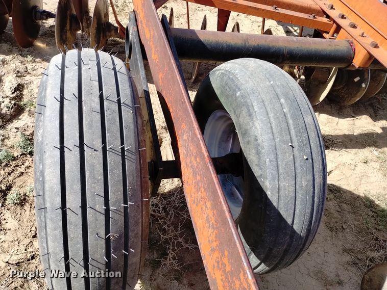 image for item DV6544 International 470 tandem disk