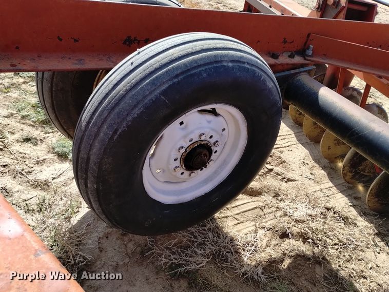 image for item DV6544 International 470 tandem disk