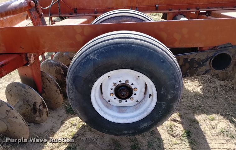 image for item DV6544 International 470 tandem disk