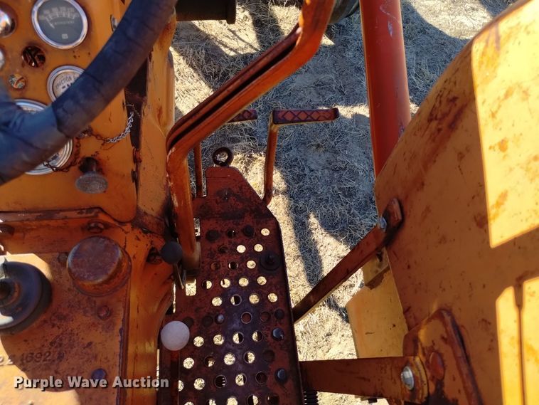 image for item DV6545 1960 Allis-Chalmers D17 tractor