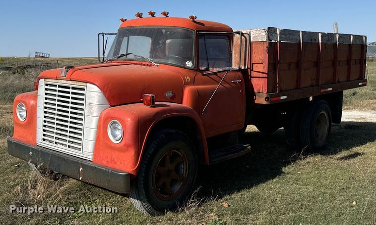 image for item DX3704 1969 International Loadstar 1700 grain truck