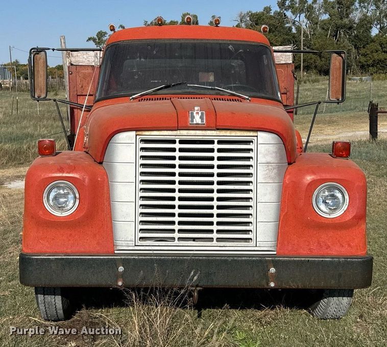 image for item DX3704 1969 International Loadstar 1700 grain truck