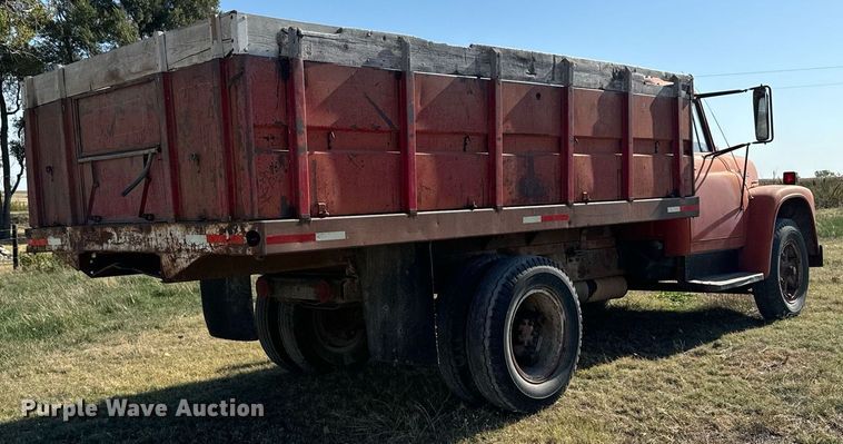 image for item DX3704 1969 International Loadstar 1700 grain truck