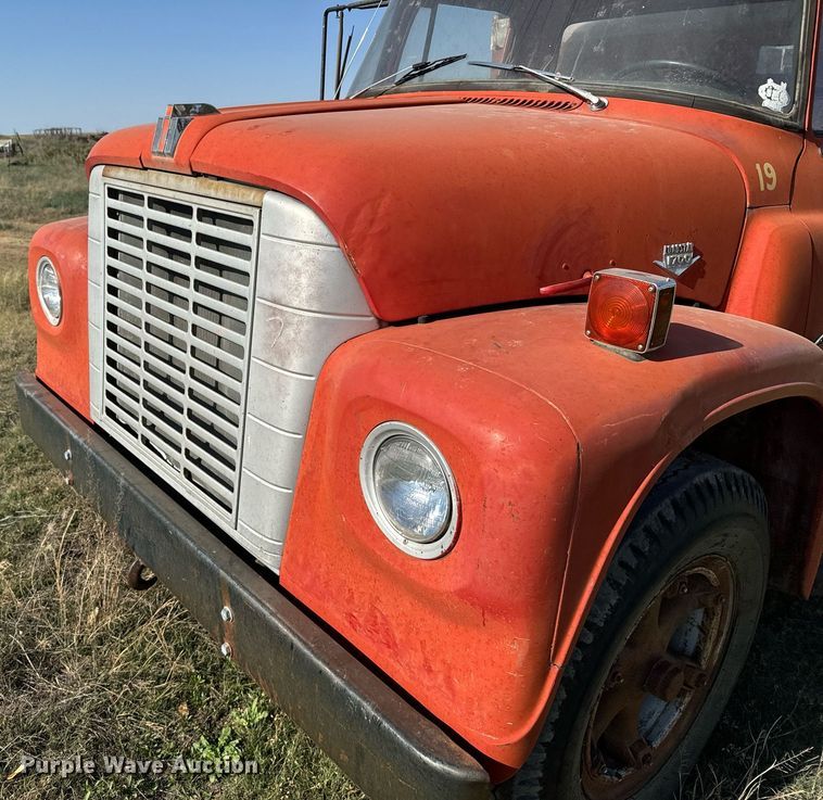 image for item DX3704 1969 International Loadstar 1700 grain truck
