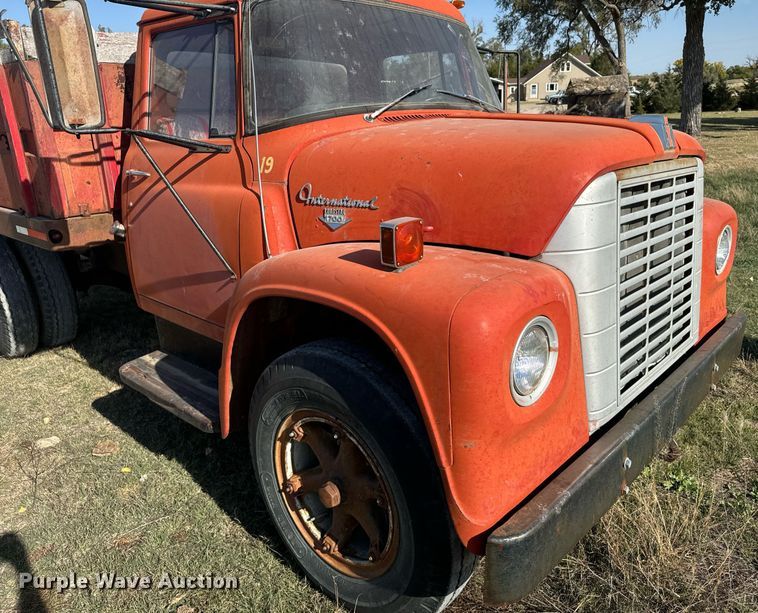 image for item DX3704 1969 International Loadstar 1700 grain truck