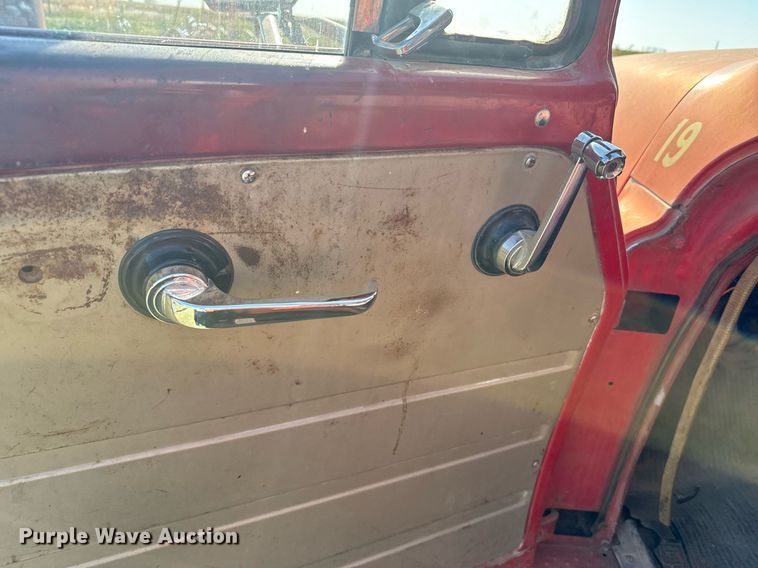 image for item DX3704 1969 International Loadstar 1700 grain truck