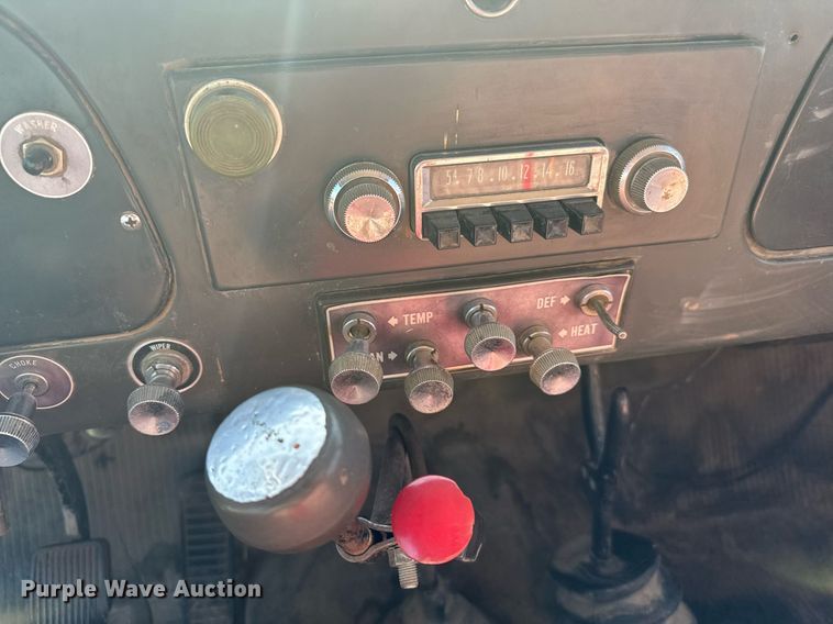 image for item DX3704 1969 International Loadstar 1700 grain truck