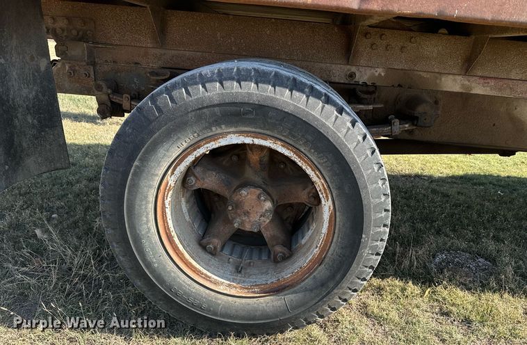 image for item DX3704 1969 International Loadstar 1700 grain truck