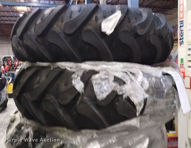 image for item EG9933 (20) Galaxy EZ Rider 14.9-24 wheels and tires