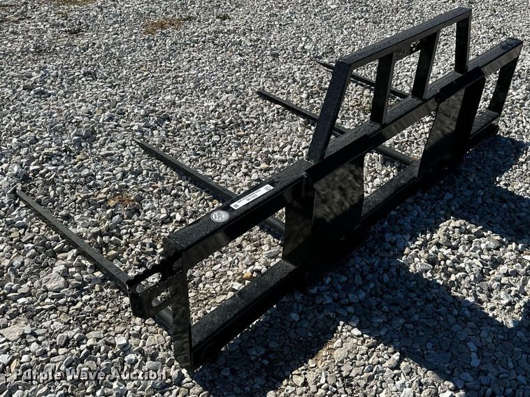 image for item EH7106 RBW Skid steer bale spear