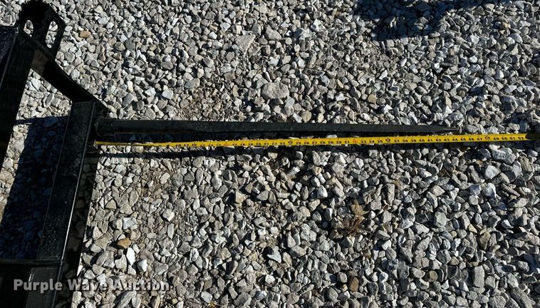 image for item EH7106 RBW Skid steer bale spear