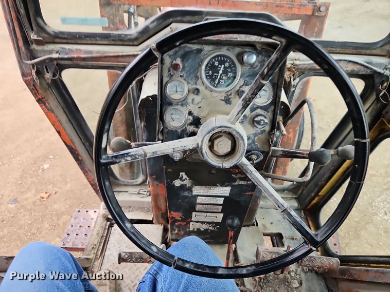 image for item EI8514 Allis-Chalmers  185 tractor