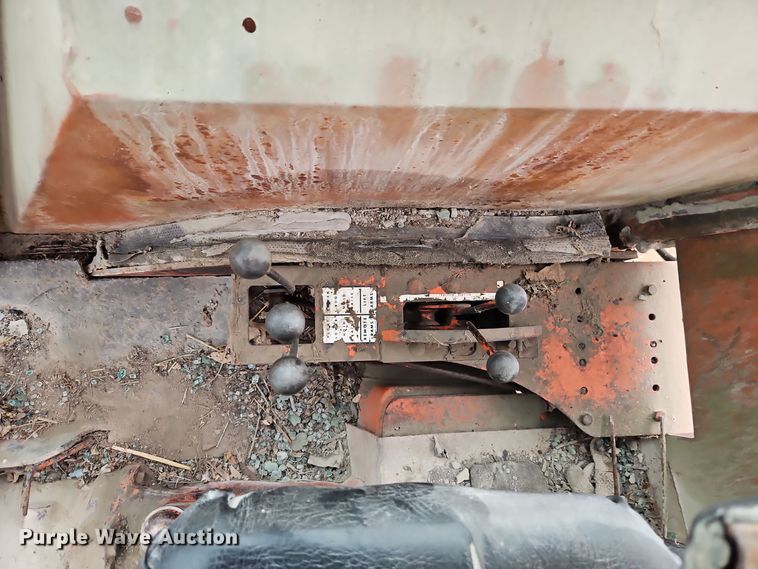 image for item EI8514 Allis-Chalmers  185 tractor