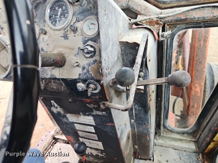 image for item EI8514 Allis-Chalmers  185 tractor