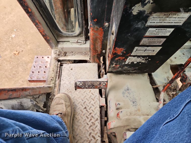 image for item EI8514 Allis-Chalmers  185 tractor