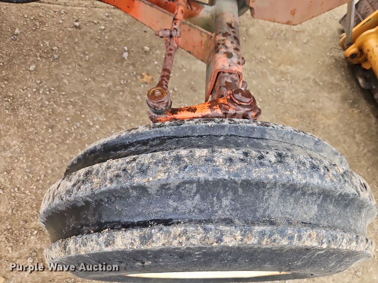 image for item EI8514 Allis-Chalmers  185 tractor