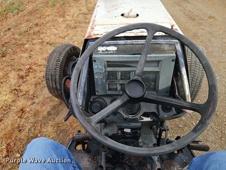 image for item EI8515 Case 1194 tractor