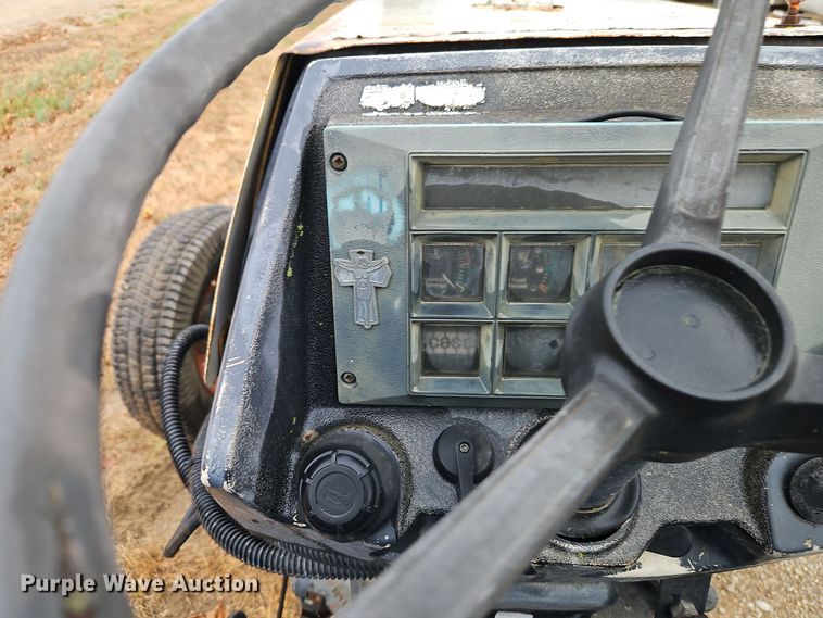 image for item EI8515 Case 1194 tractor