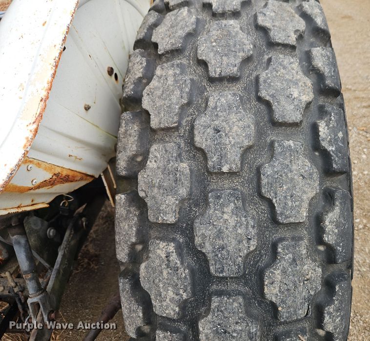 image for item EI8515 Case 1194 tractor