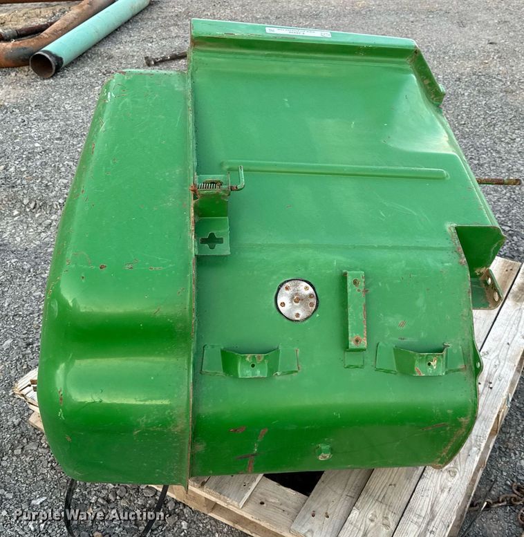 image for item EJ4920 John Deere  fuel tank 