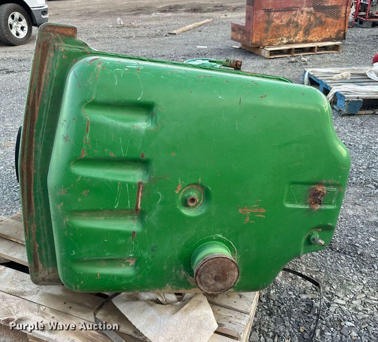 image for item EJ4920 John Deere  fuel tank 