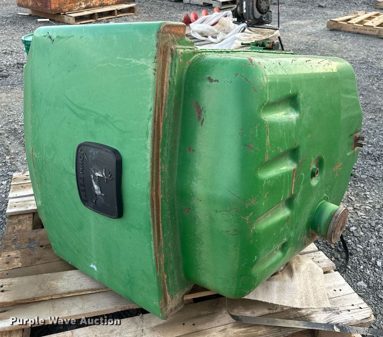 image for item EJ4920 John Deere  fuel tank 