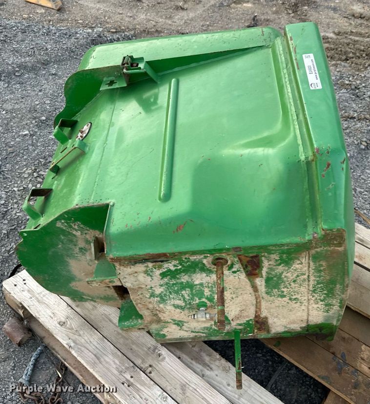 image for item EJ4920 John Deere  fuel tank 