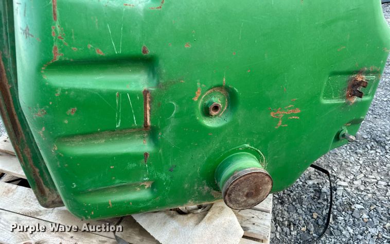 image for item EJ4920 John Deere  fuel tank 
