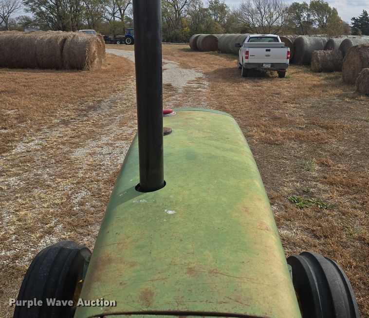 image for item EK2352 1979 John Deere 2840 tractor