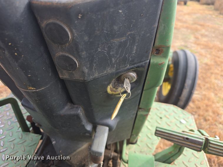 image for item EK2352 1979 John Deere 2840 tractor