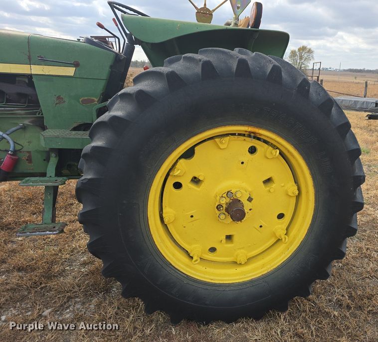 image for item EK2352 1979 John Deere 2840 tractor