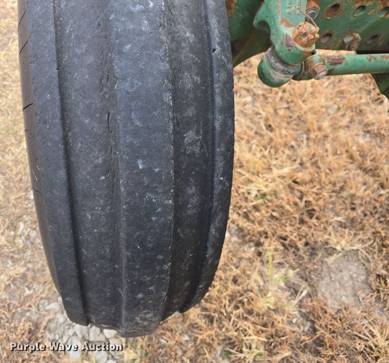 image for item EK2352 1979 John Deere 2840 tractor