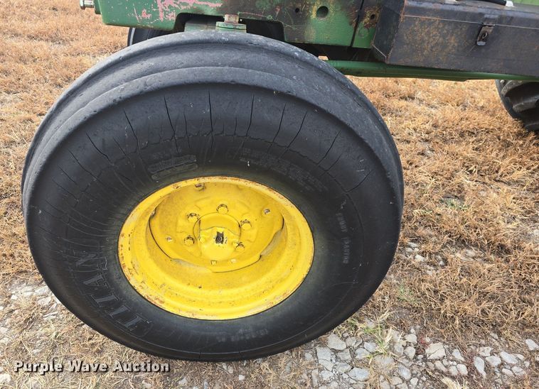 image for item EK2352 1979 John Deere 2840 tractor