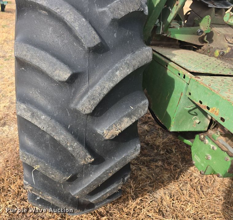 image for item EK2352 1979 John Deere 2840 tractor