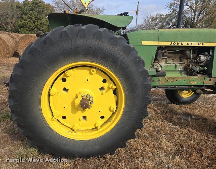 image for item EK2352 1979 John Deere 2840 tractor
