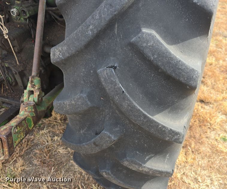 image for item EK2352 1979 John Deere 2840 tractor