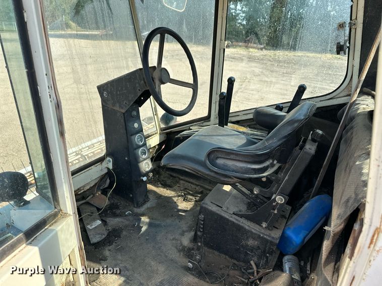 image for item ER8043 Hesston 6600 swather / windrower